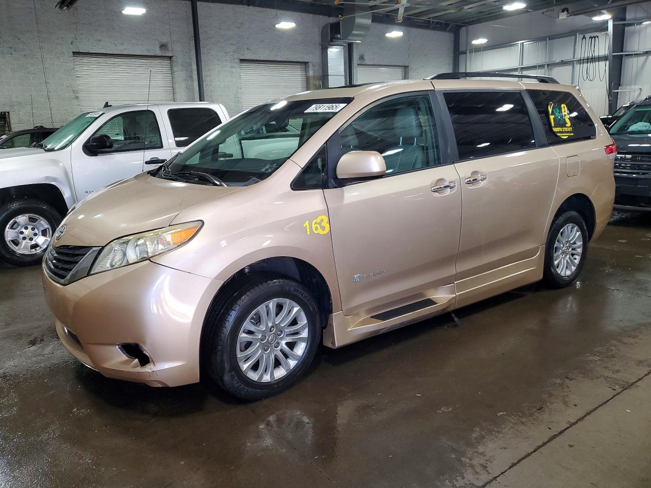 2014 TOYOTA SIENNA