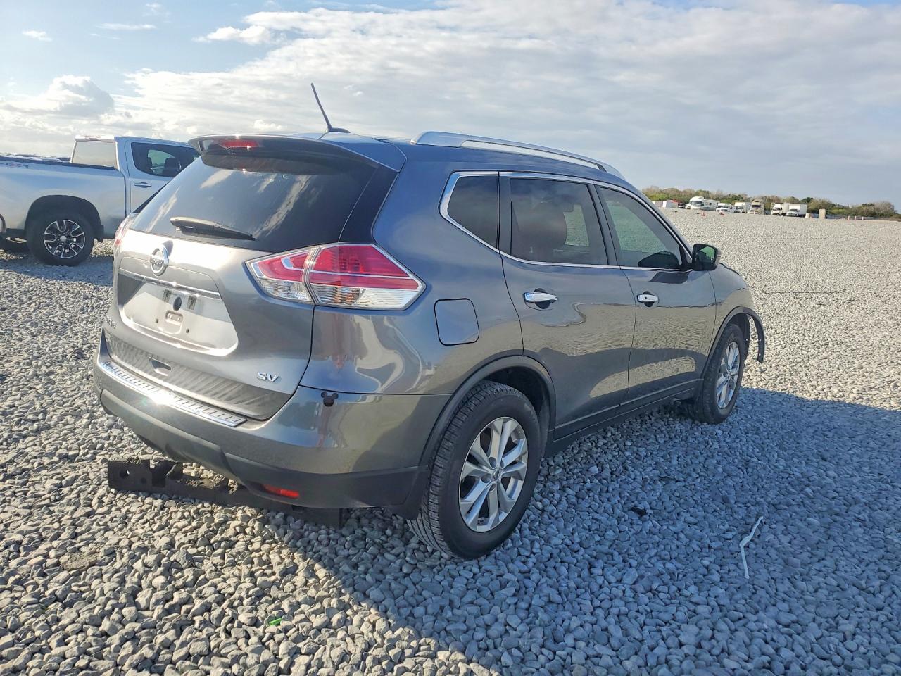 2016 NISSAN ROGUE SV photo 5