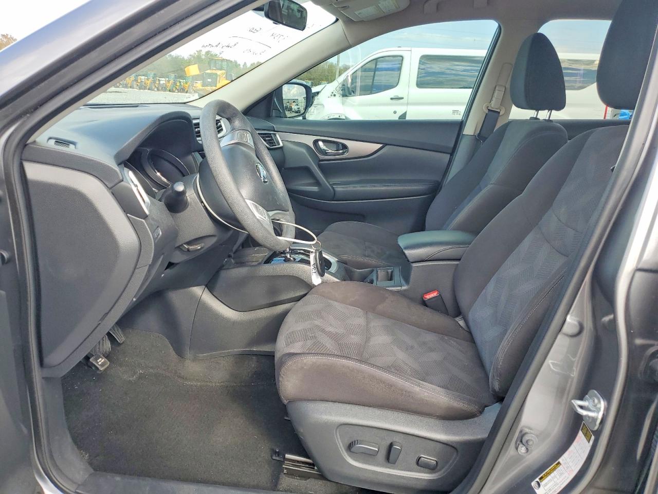 2016 NISSAN ROGUE SV photo 13