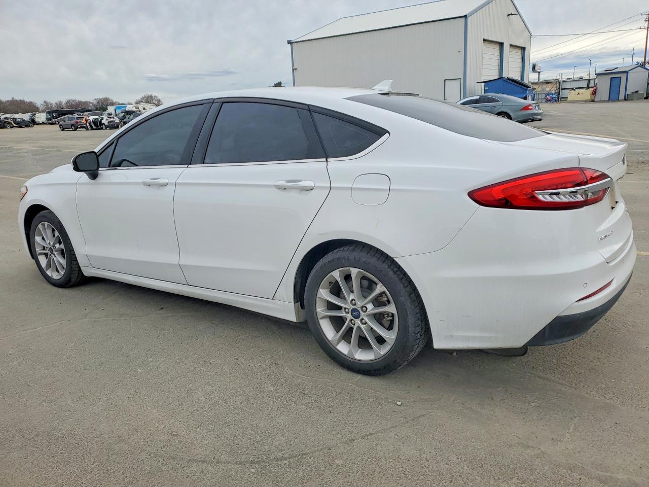 2020 FORD FUSION photo 2