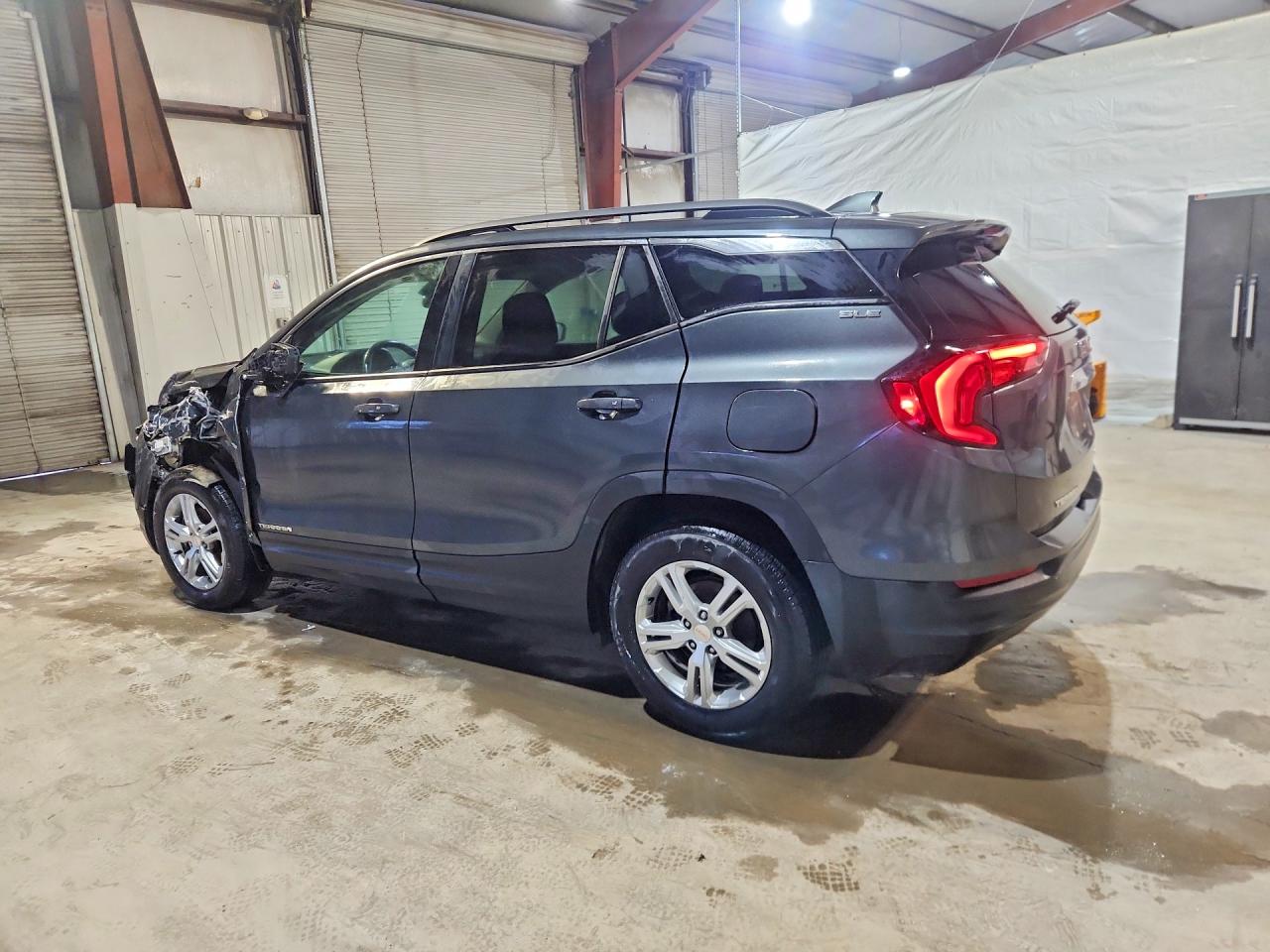 2018 GMC TERRAIN SLE photo 3