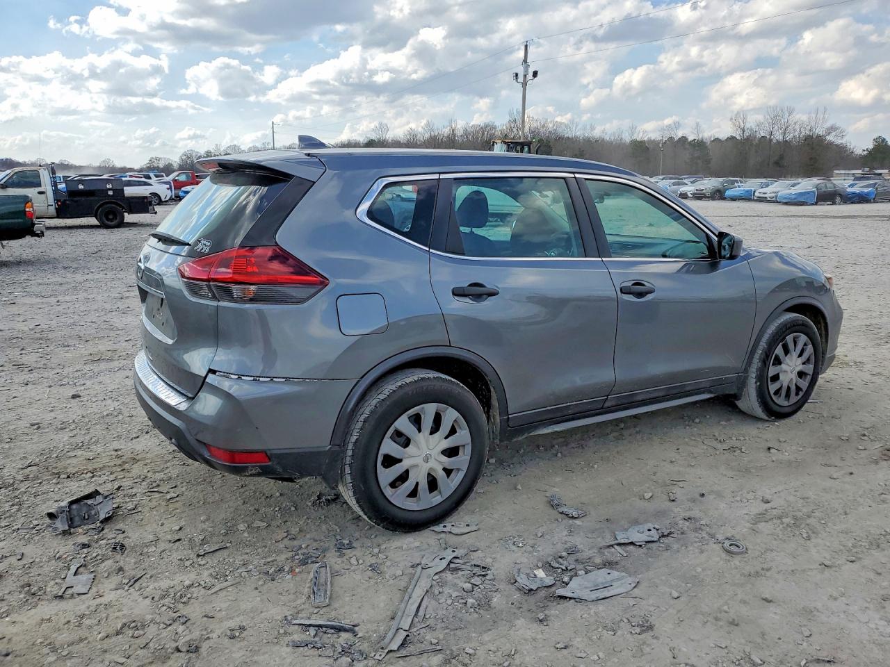 2018 NISSAN ROGUE S photo 5