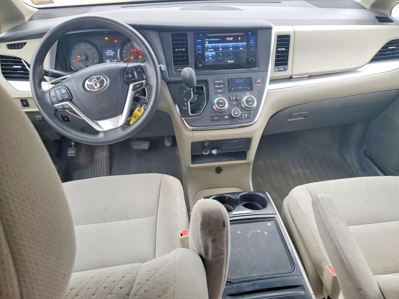 2015 TOYOTA SIENNA LE 7-PASSENGER photo 15