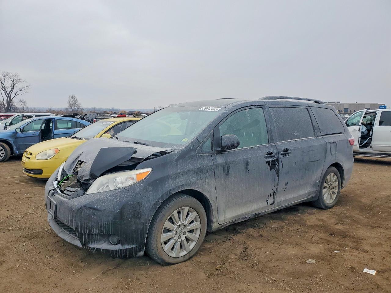 2015 TOYOTA SIENNA