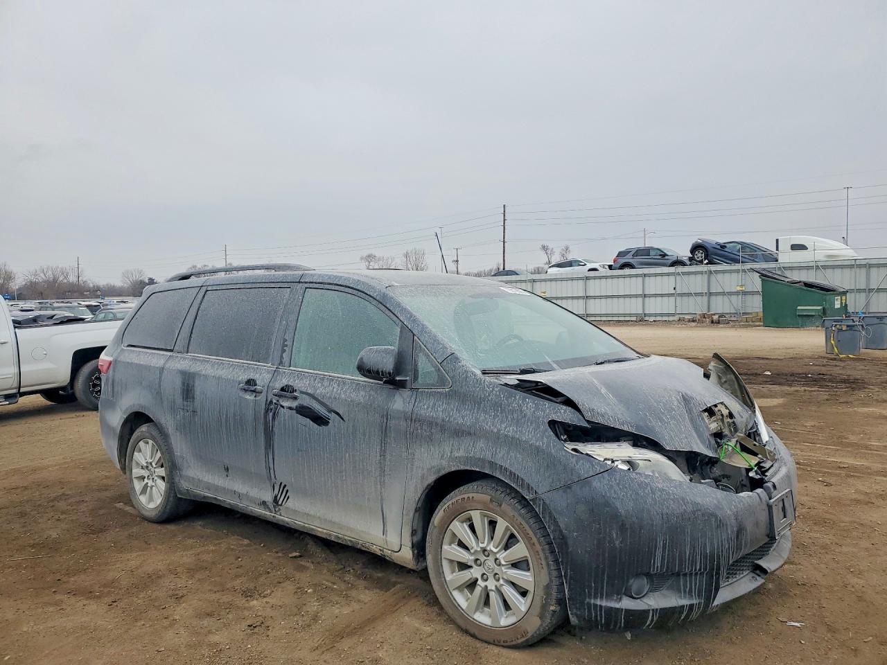 2015 TOYOTA SIENNA LE 7-PASSENGER photo 7