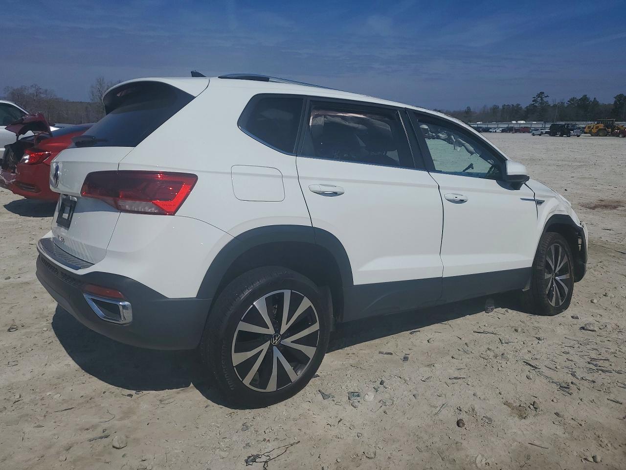 2024 VOLKSWAGEN TAOS SE photo 5