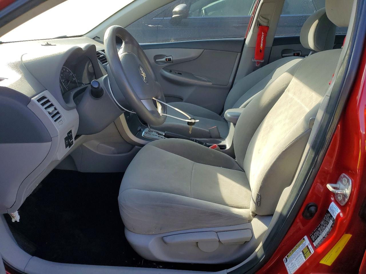 2010 TOYOTA COROLLA LE photo 14