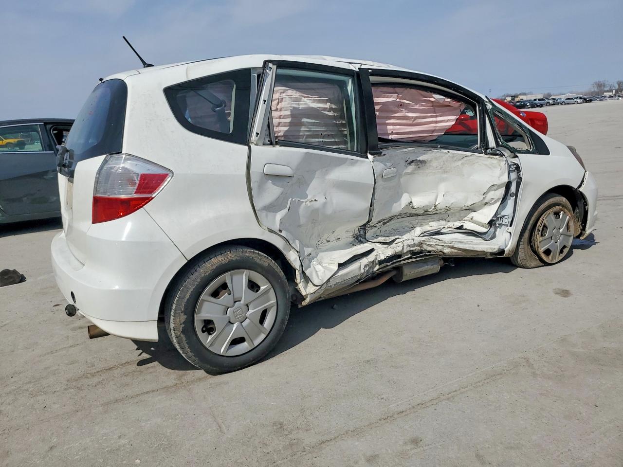 2013 HONDA FIT photo 3