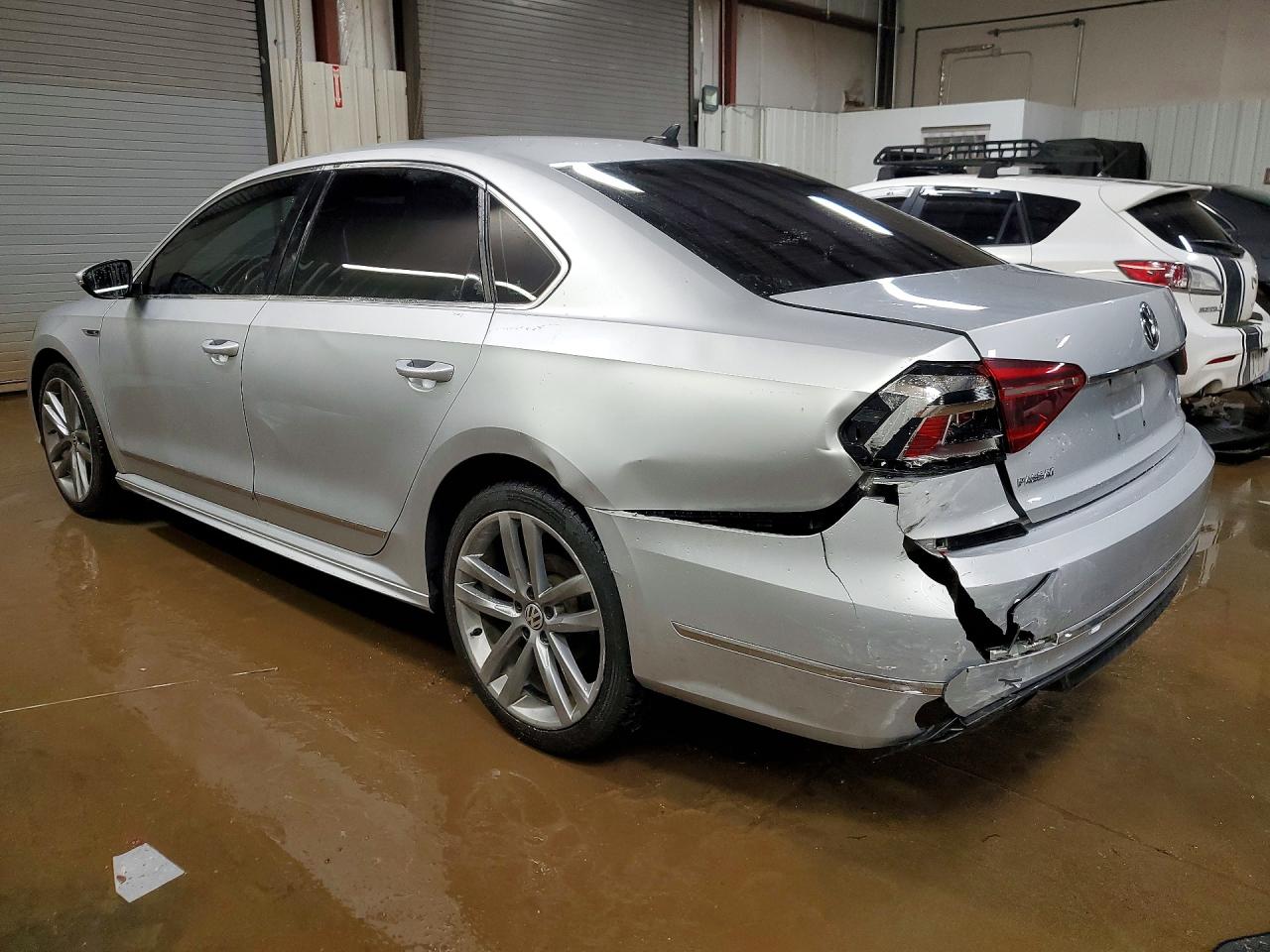 2017 VOLKSWAGEN PASSAT R-LINE photo 3