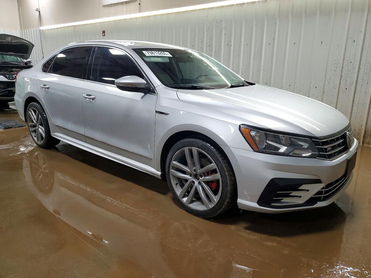 2017 VOLKSWAGEN PASSAT R-LINE photo 7