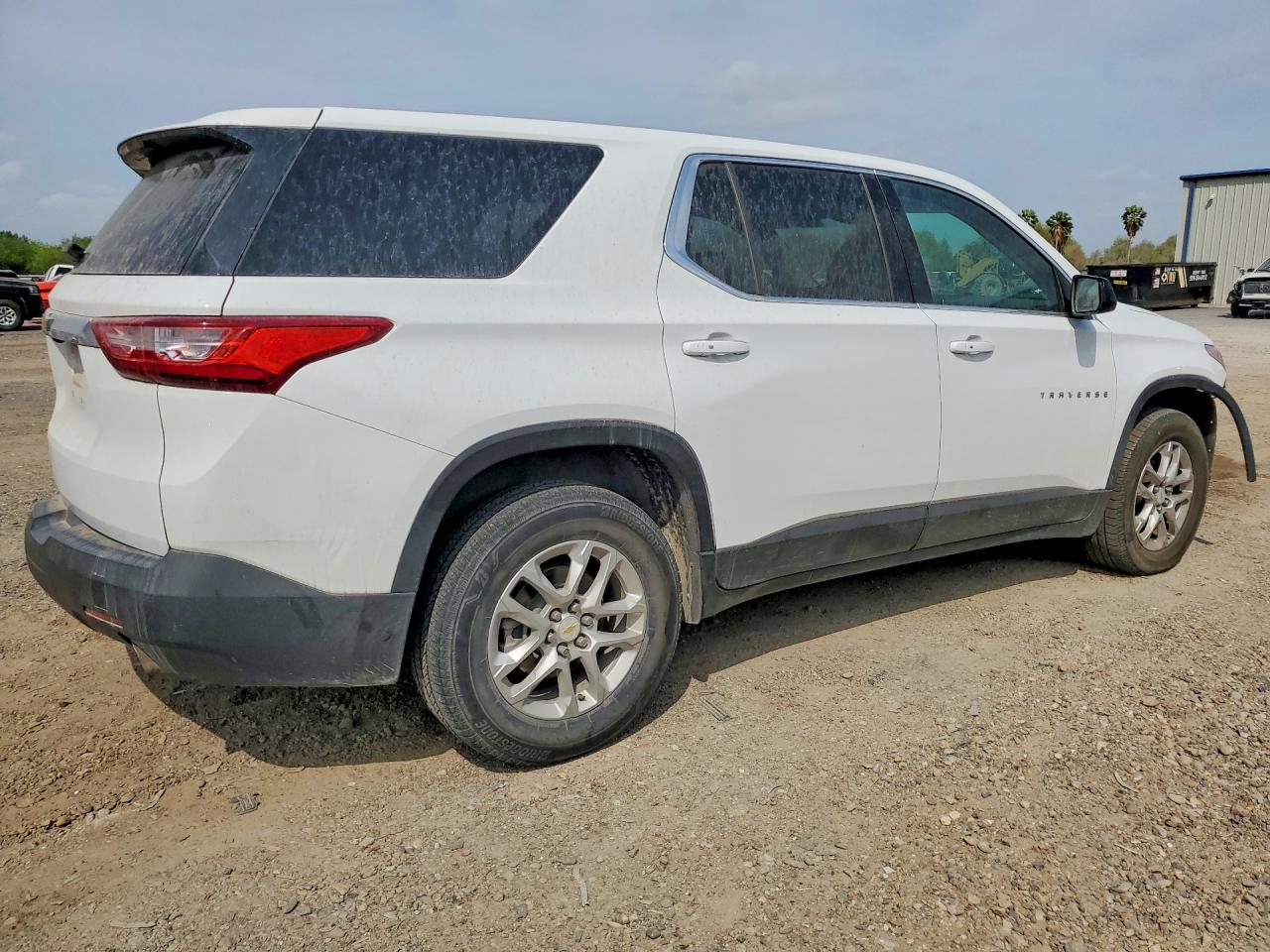 2020 CHEVROLET TRAVERSE LS photo 5
