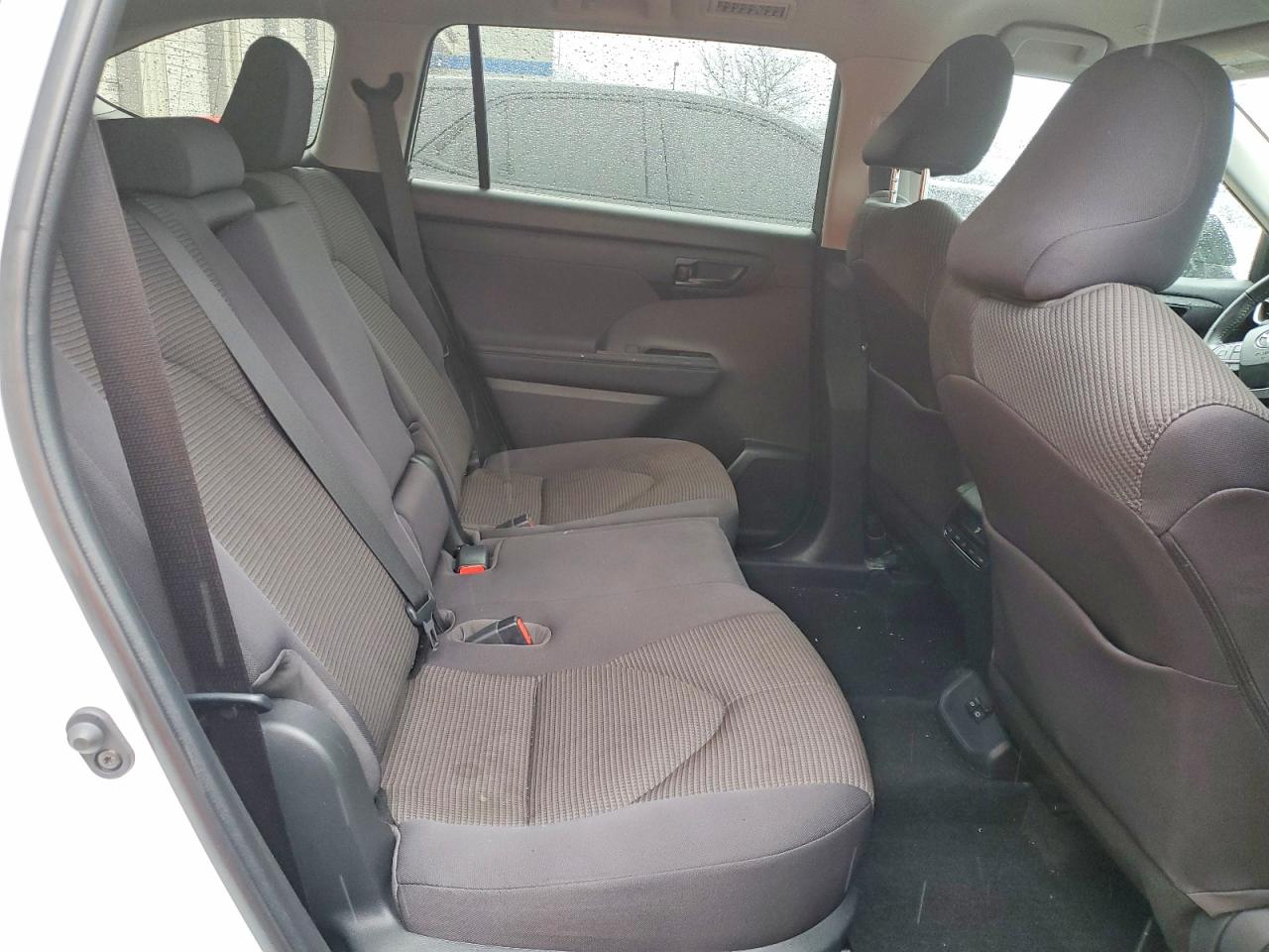 2023 TOYOTA HIGHLANDER LE photo 31