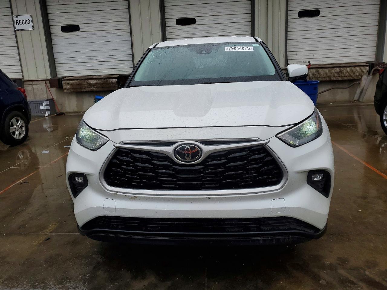 2023 TOYOTA HIGHLANDER LE photo 13