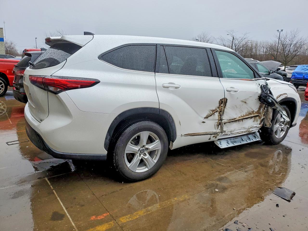 2023 TOYOTA HIGHLANDER LE photo 7