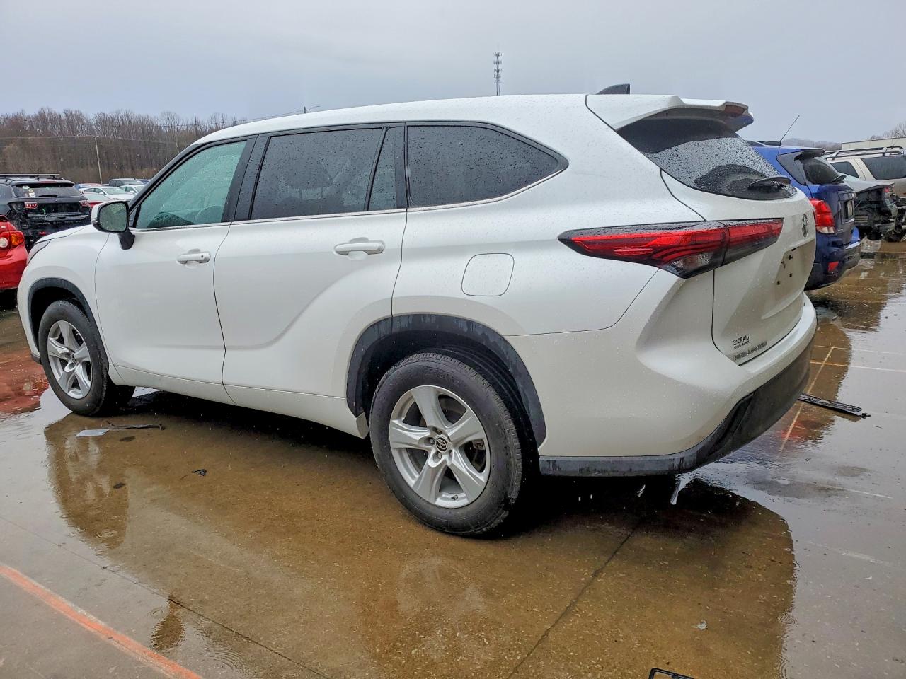 2023 TOYOTA HIGHLANDER LE photo 4