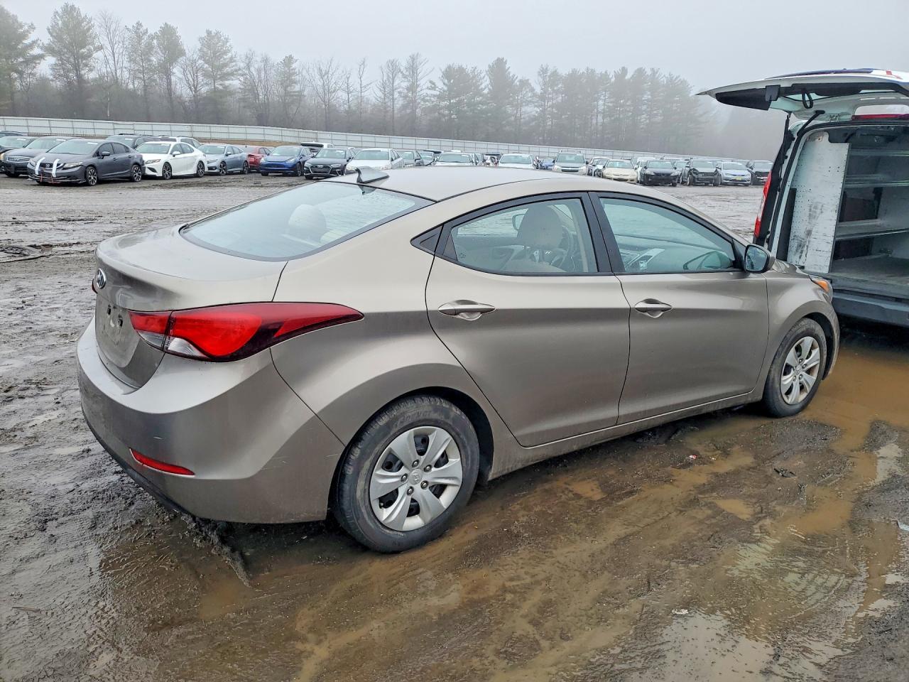 2016 HYUNDAI ELANTRA SE photo 3
