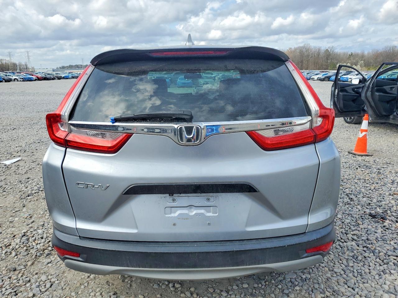 2017 HONDA CR-V LX photo 6