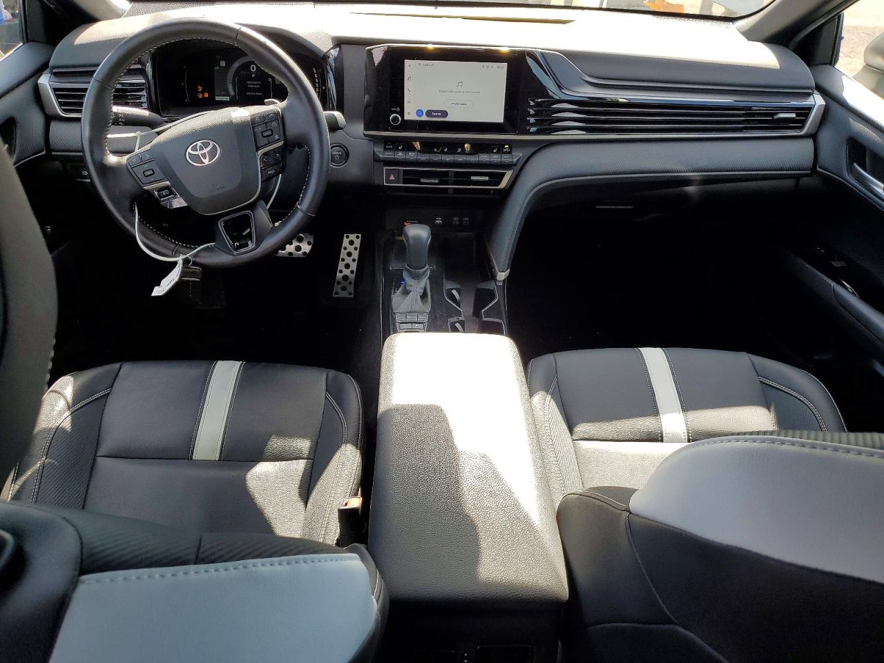 2025 TOYOTA CAMRY SE photo 8