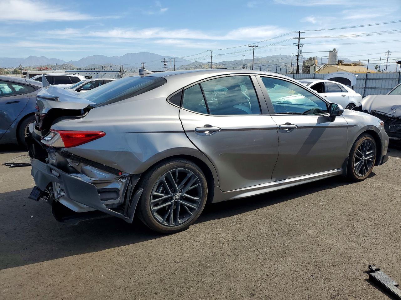 2025 TOYOTA CAMRY SE photo 3