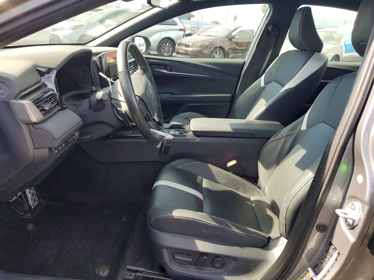 2025 TOYOTA CAMRY SE photo 7