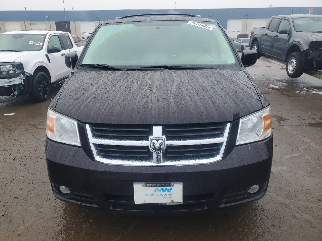 2010 DODGE GRAND CARAVAN SXT photo 5