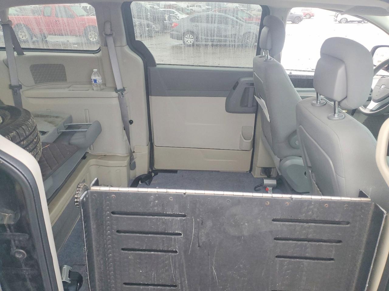 2010 DODGE GRAND CARAVAN SXT photo 11