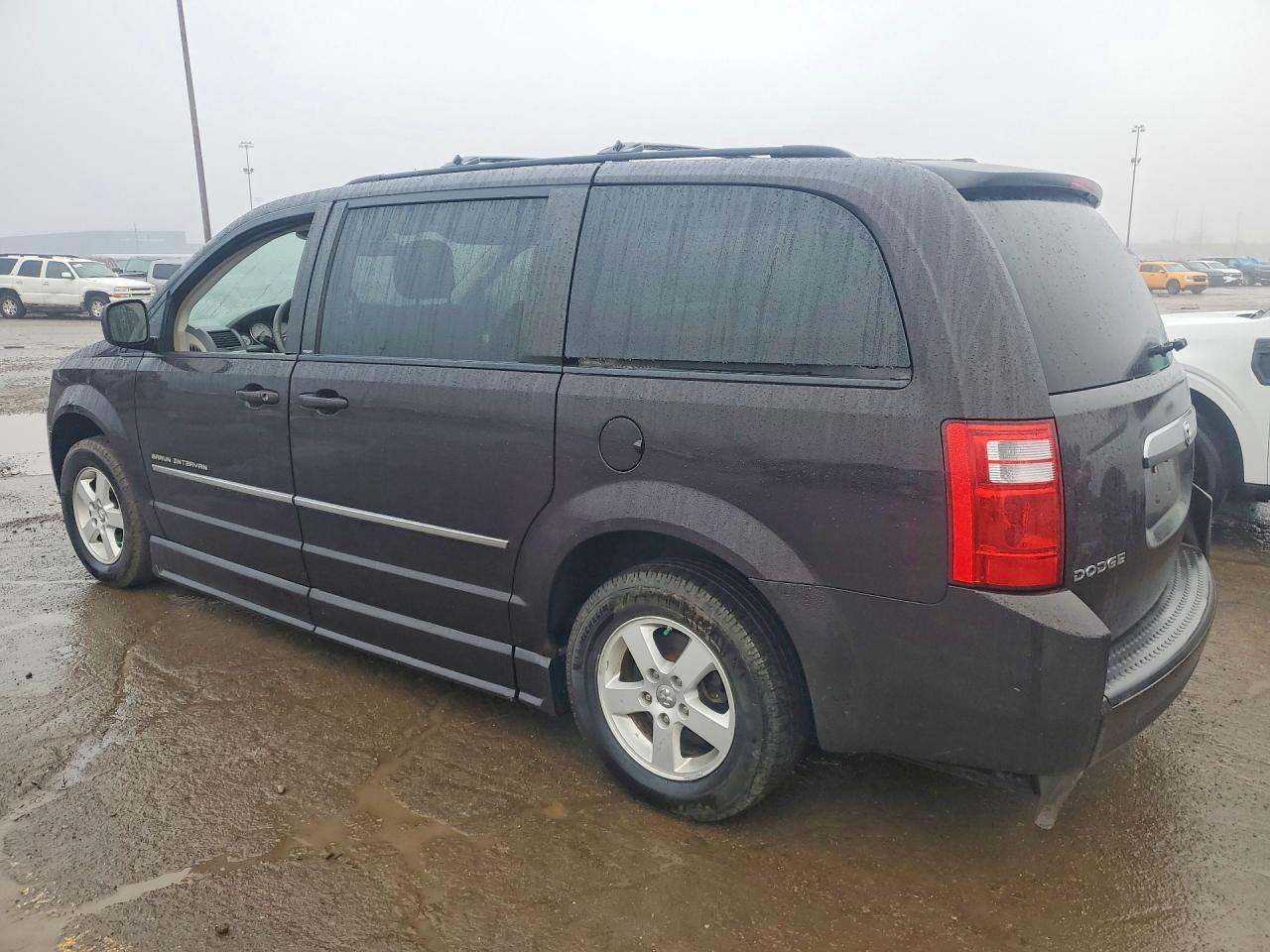 2010 DODGE GRAND CARAVAN SXT photo 2