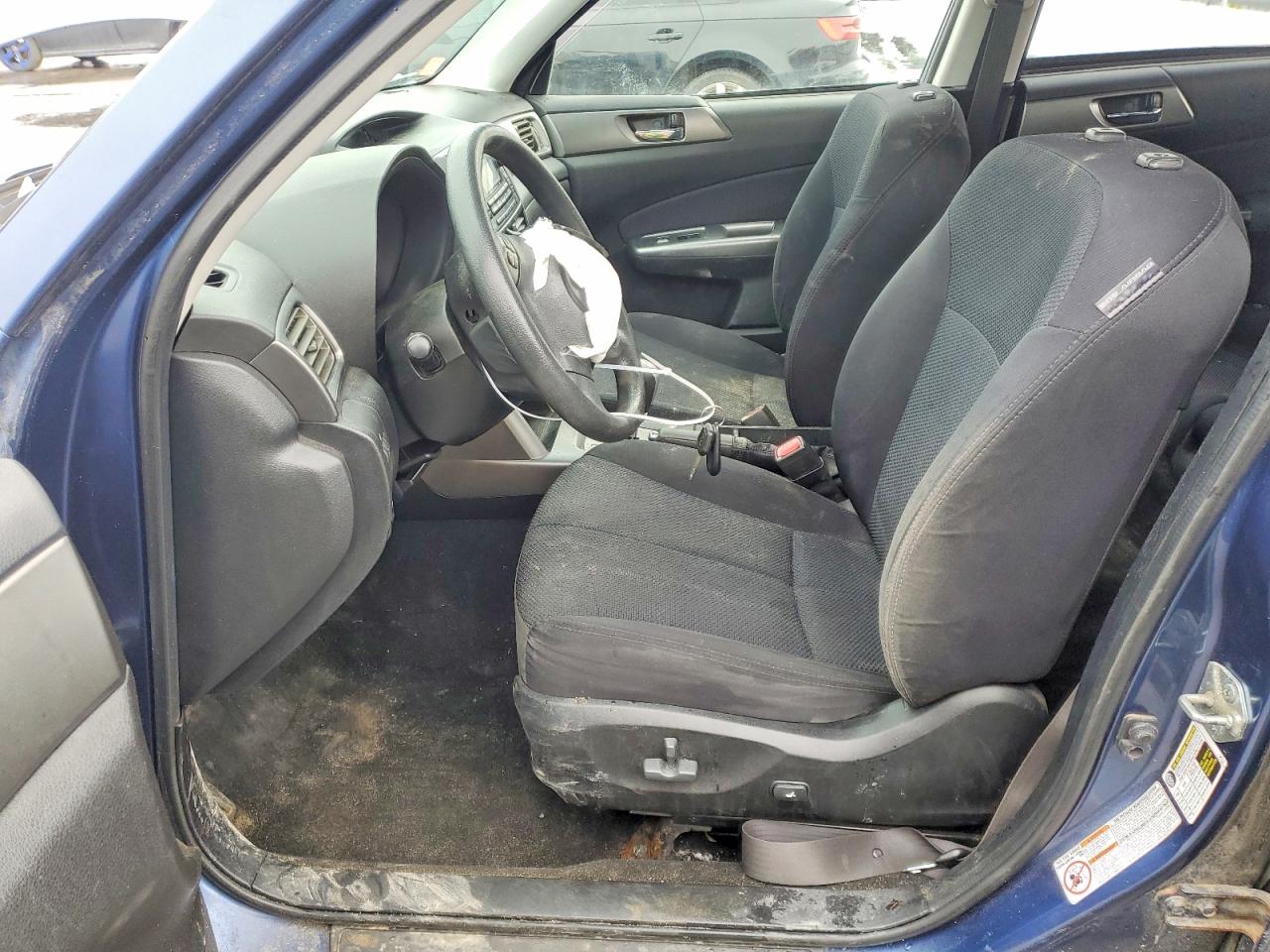 2011 SUBARU FORESTER photo 19