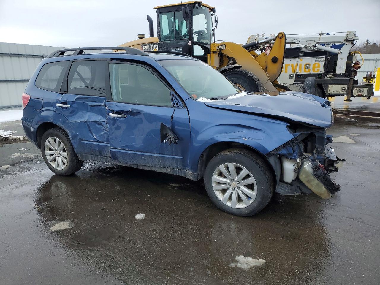 2011 SUBARU FORESTER photo 10