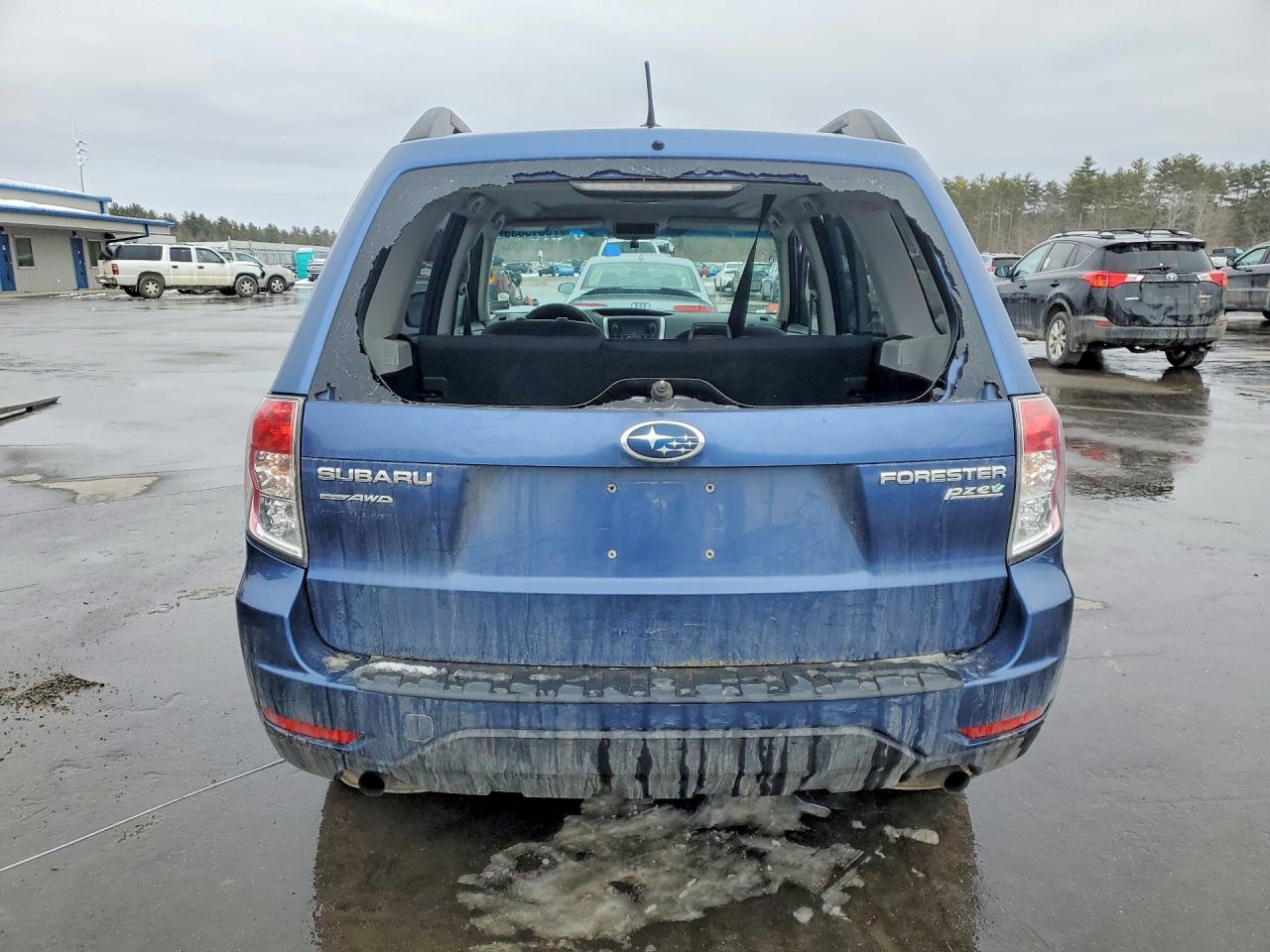 2011 SUBARU FORESTER photo 16