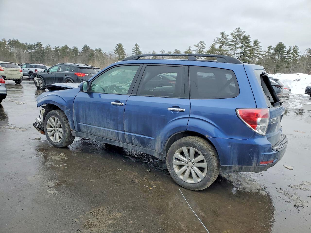2011 SUBARU FORESTER photo 4