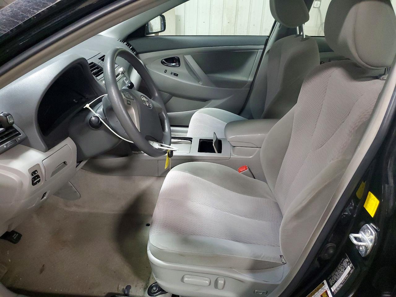 2011 TOYOTA CAMRY LE photo 7