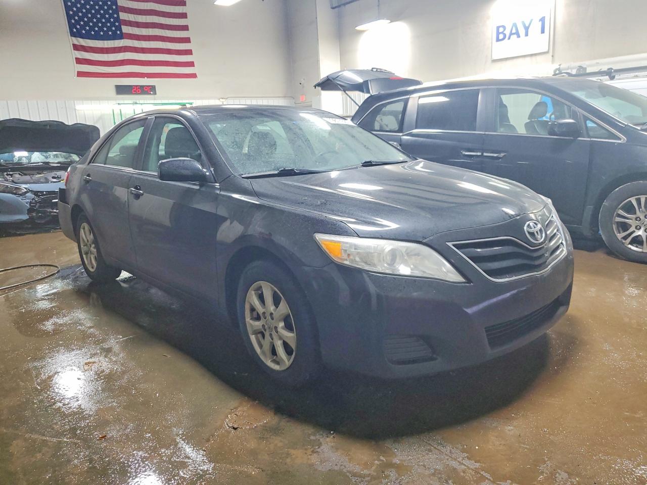 2011 TOYOTA CAMRY LE photo 4