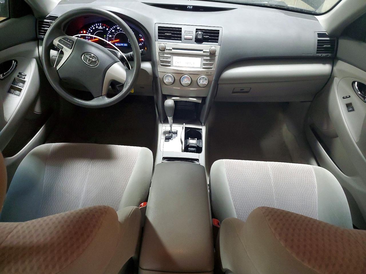 2011 TOYOTA CAMRY LE photo 8