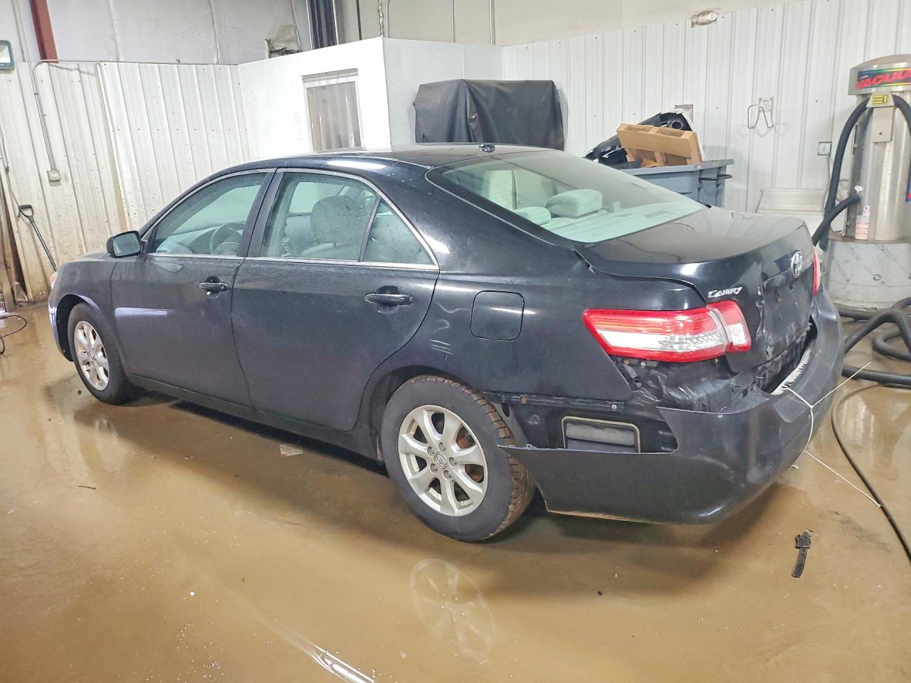 2011 TOYOTA CAMRY LE photo 2