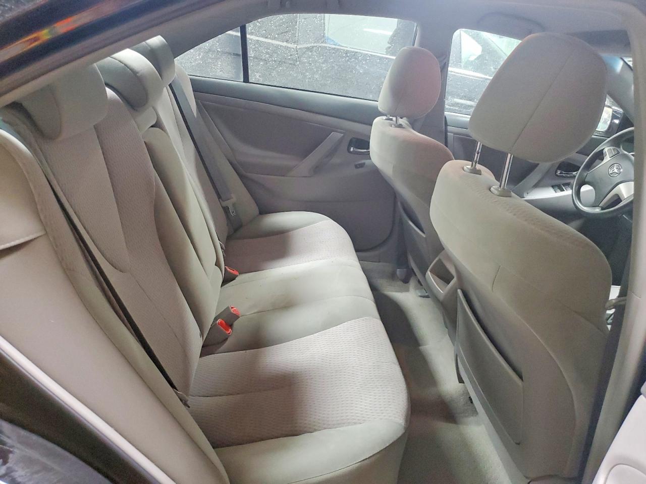 2011 TOYOTA CAMRY LE photo 10