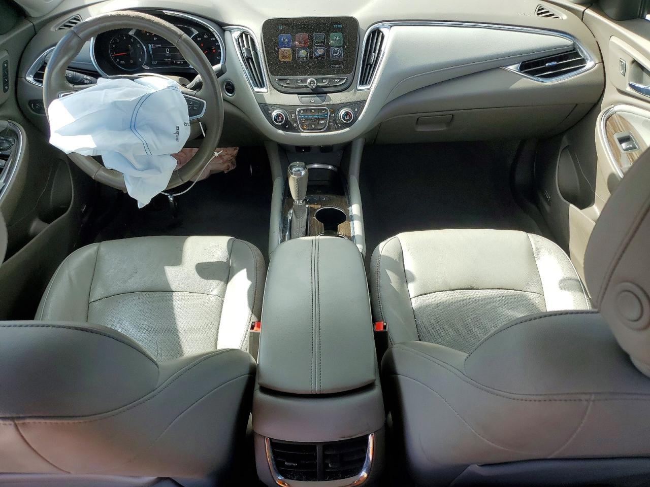 2018 CHEVROLET MALIBU PREMIER photo 8
