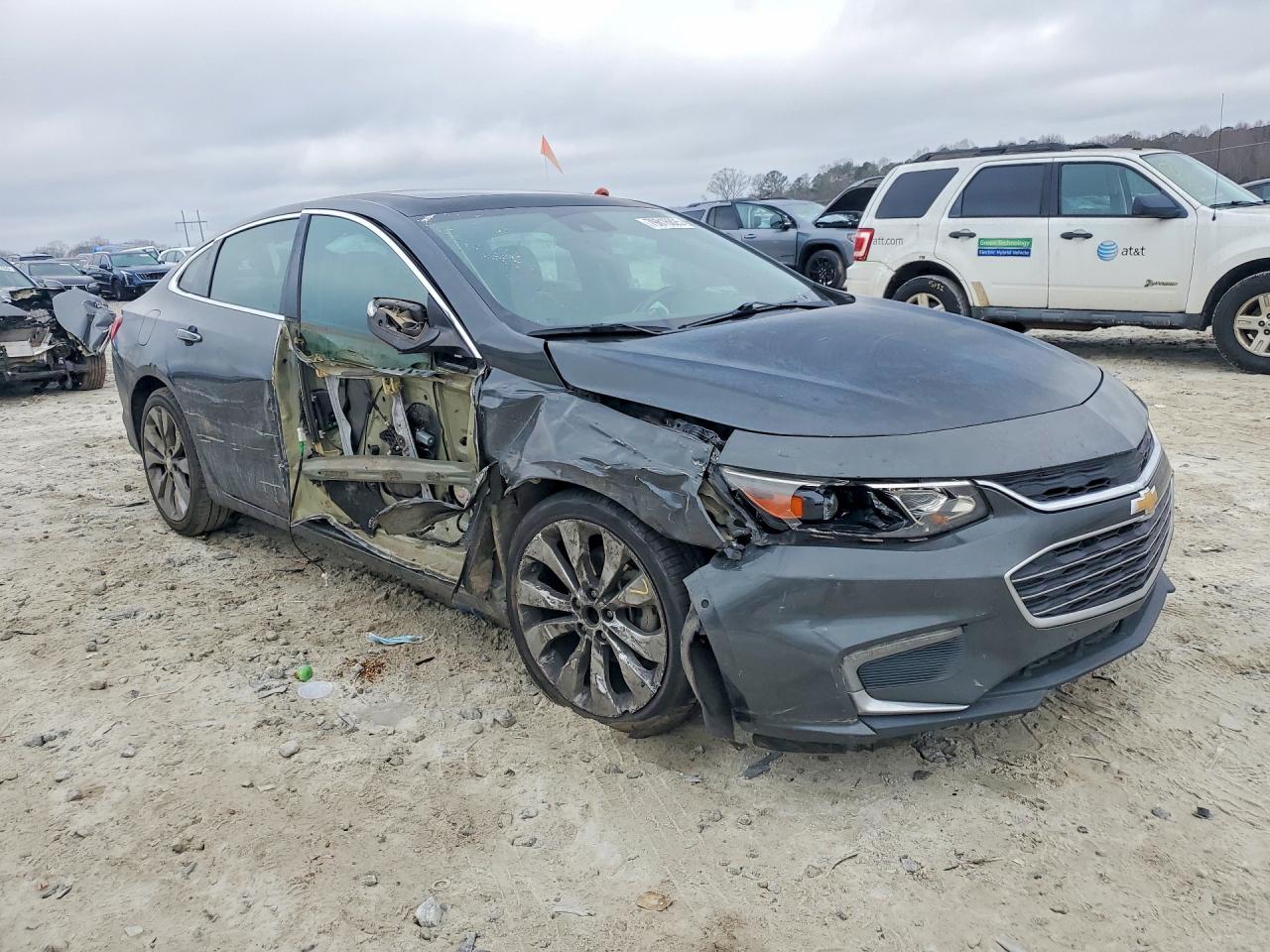 2017 CHEVROLET MALIBU PREMIER photo 4