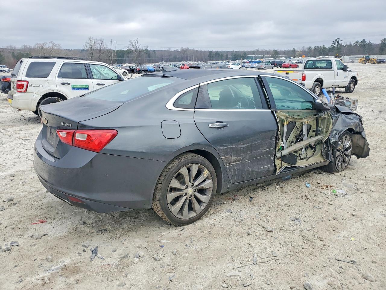 2017 CHEVROLET MALIBU PREMIER photo 3