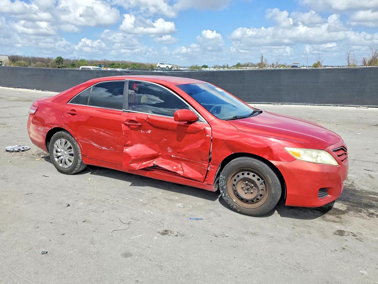 2010 TOYOTA CAMRY LE photo 7