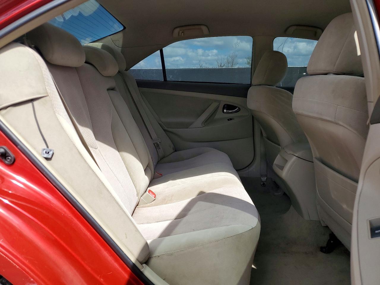 2010 TOYOTA CAMRY LE photo 19