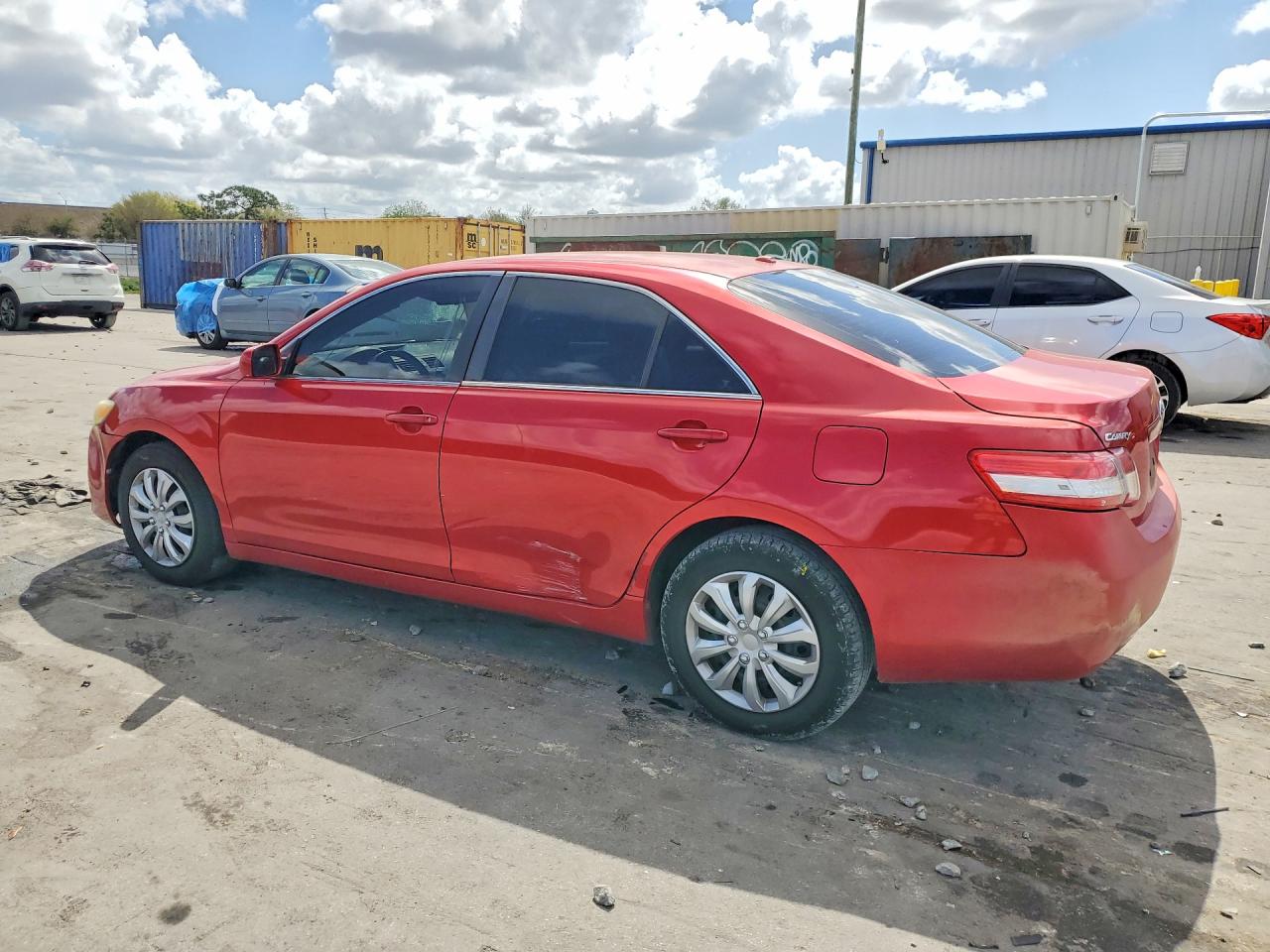 2010 TOYOTA CAMRY LE photo 3