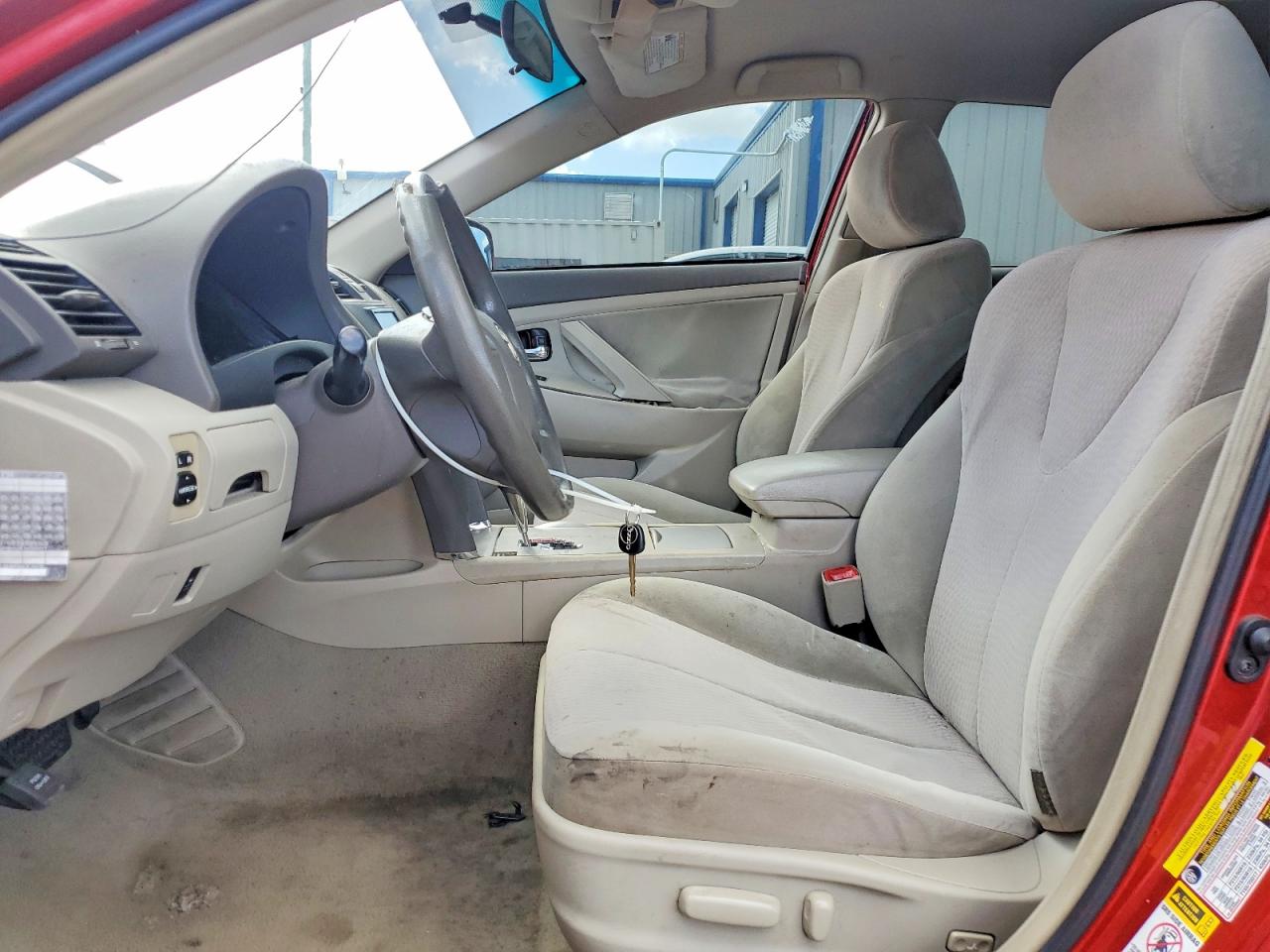 2010 TOYOTA CAMRY LE photo 13