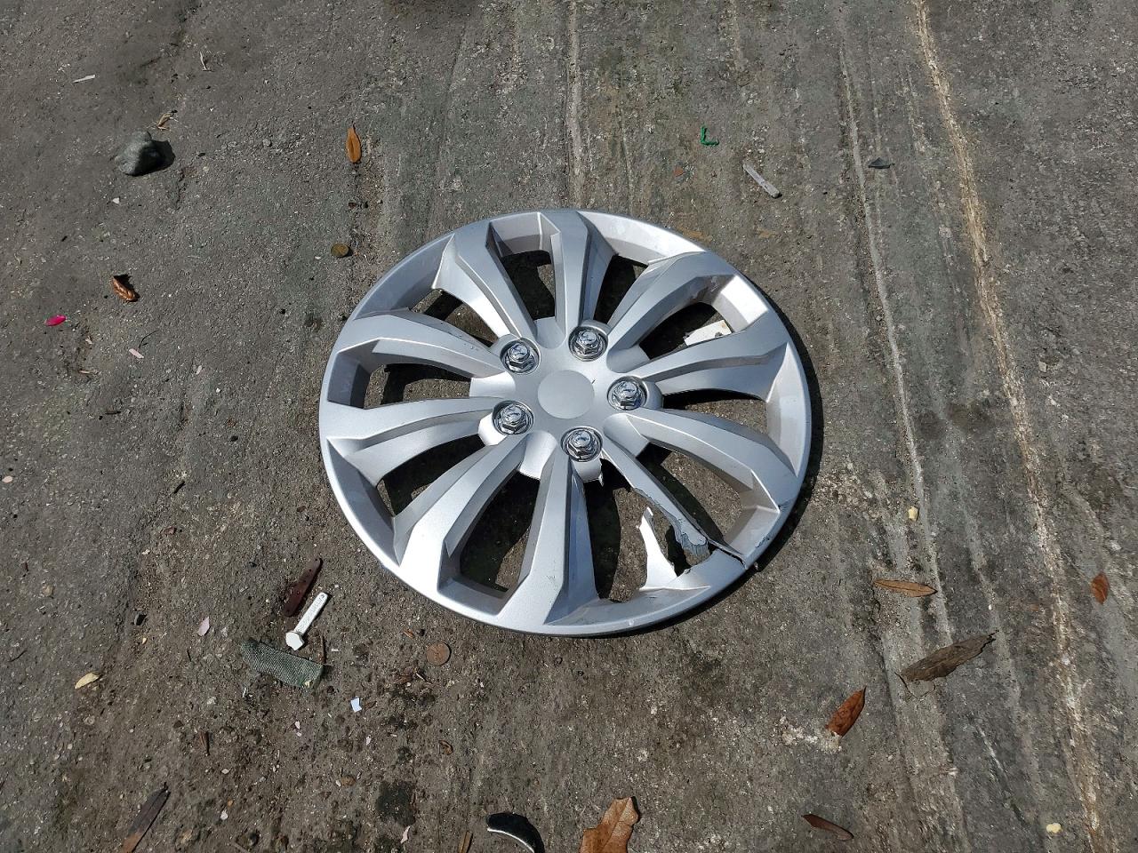 2010 TOYOTA CAMRY LE photo 23