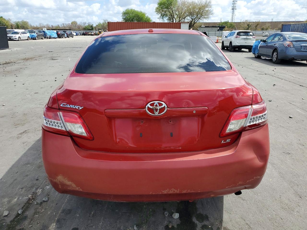 2010 TOYOTA CAMRY LE photo 11