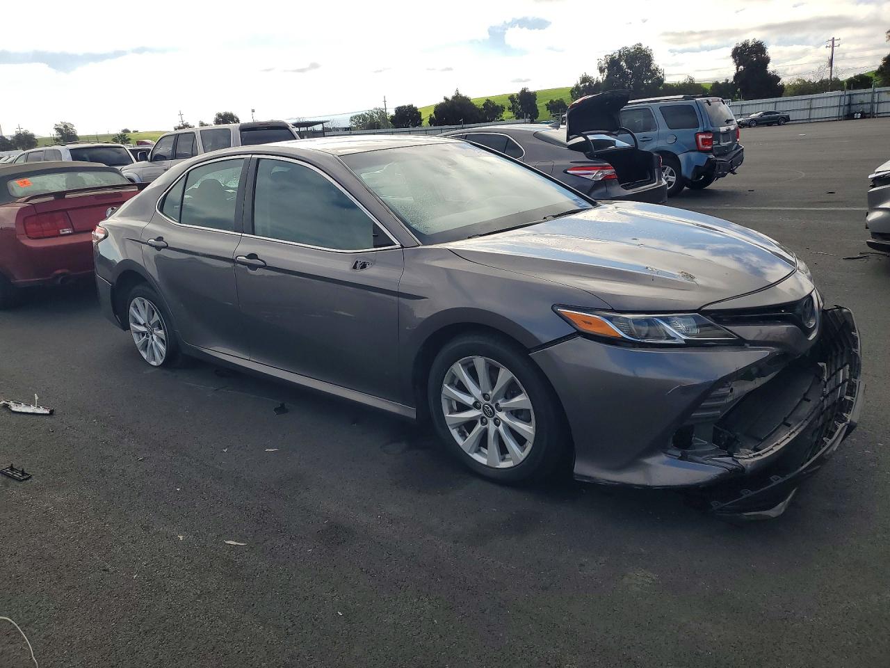 2018 TOYOTA CAMRY LE photo 7