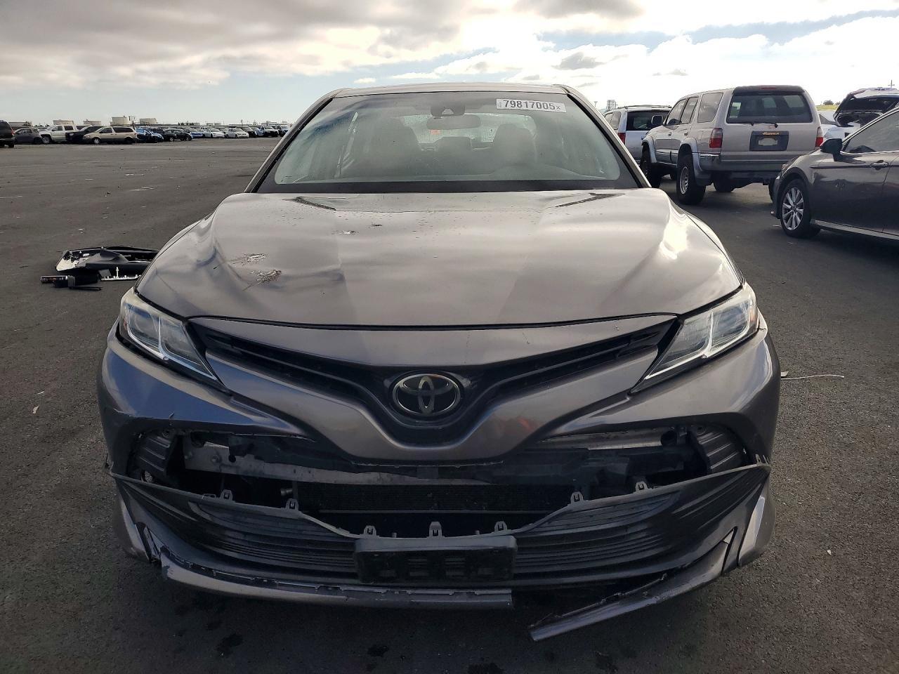 2018 TOYOTA CAMRY LE photo 9