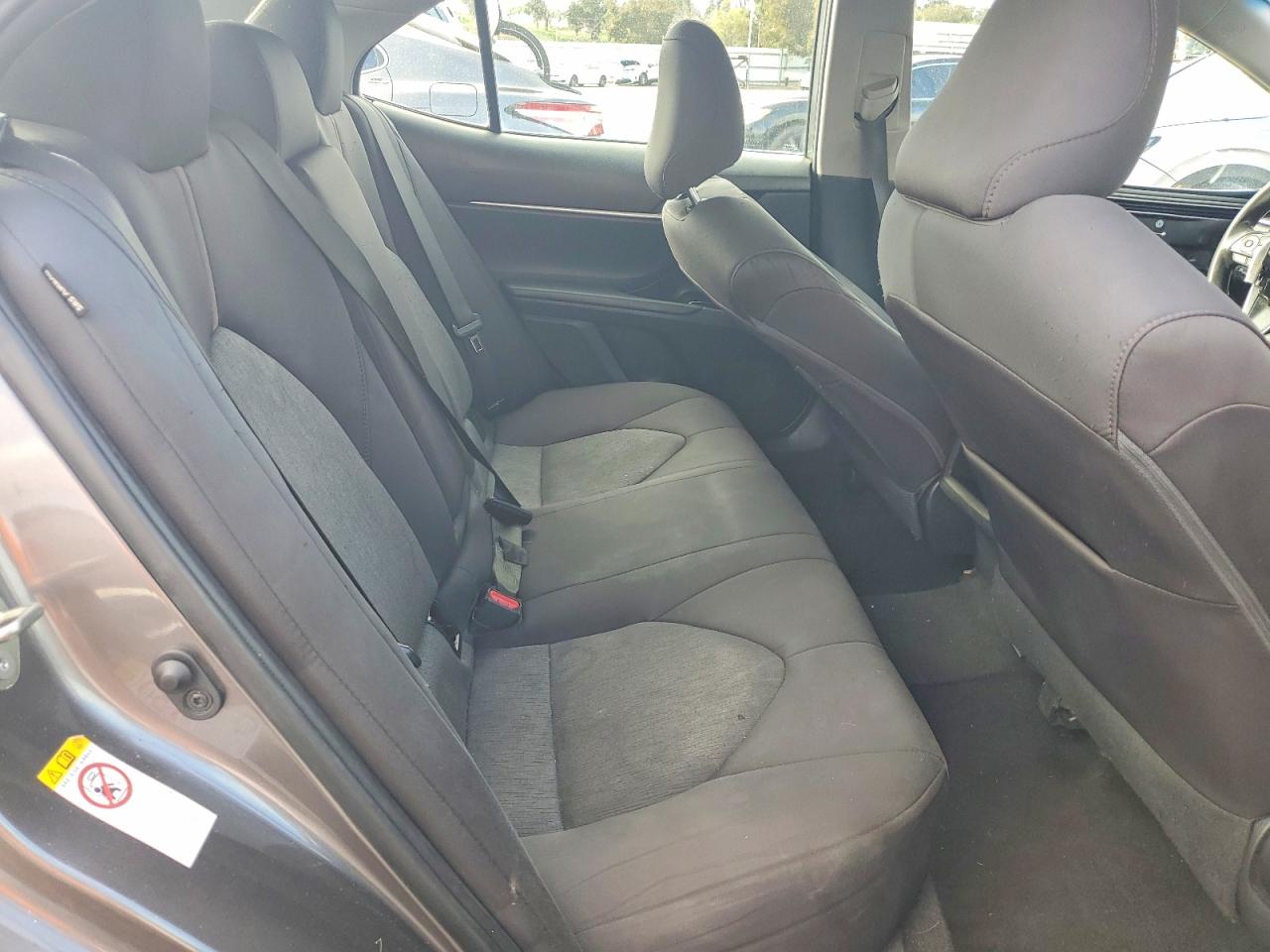 2018 TOYOTA CAMRY LE photo 19