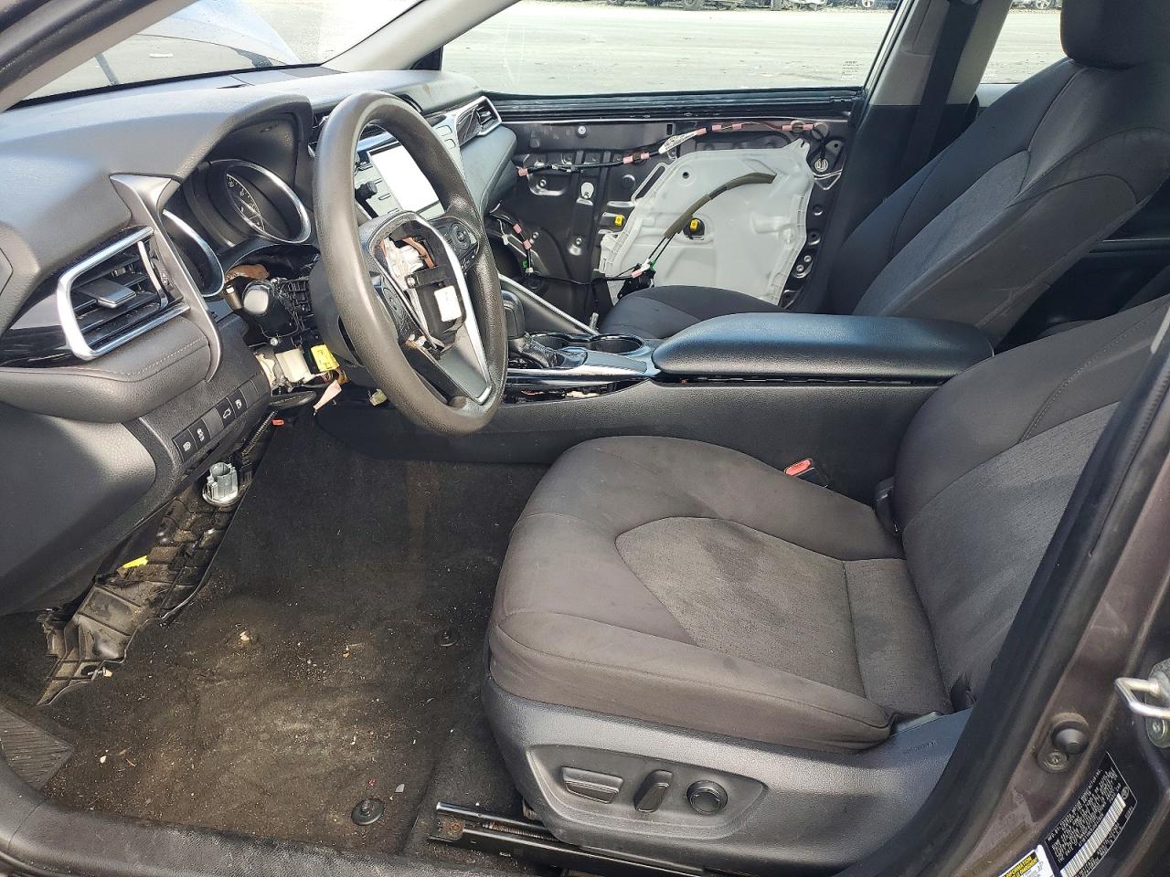 2018 TOYOTA CAMRY LE photo 13