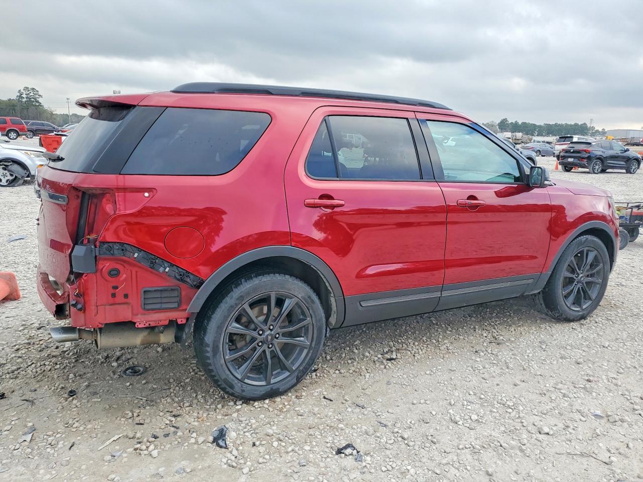 2018 FORD EXPLORER XLT photo 5